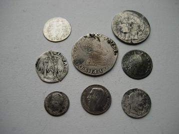 8 oude zilveren munten tussen 1555-1870 Zie foto's
