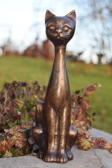 Bronzen beeld (de kat met lange nek)