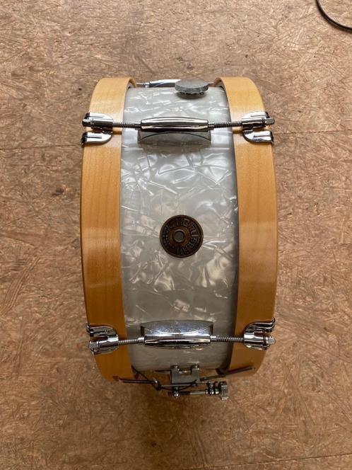 Gretsch Round Badge 1958-1969 - dixieland snare - white mari, Musique & Instruments, Batteries & Percussions, Utilisé, Autres marques