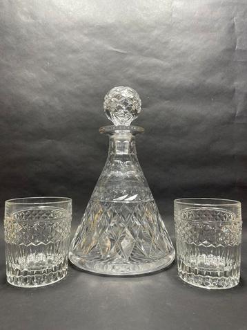  carafe à whisky en cristal épais poli et 2 verres.