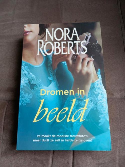 Nora Roberts - Dromen in beeld, Livres, Romans, Utilisé, Amérique, Enlèvement ou Envoi