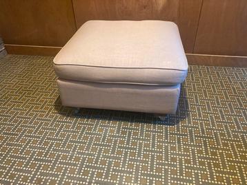 Poef beige 90x90cm. (Gent)