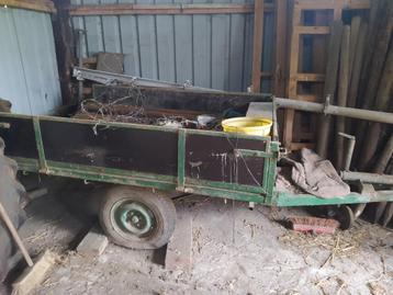 Oude aanhangwagen 