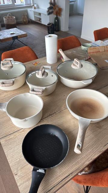 Gebruikte potten en pannen