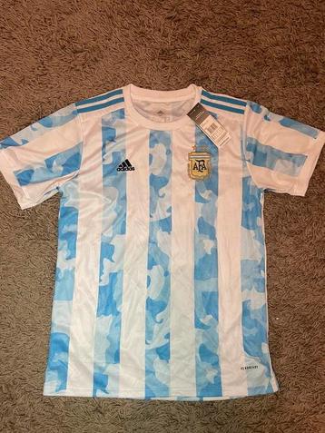 Pull Adidas Argentina taille M. Neuf avec étiquette