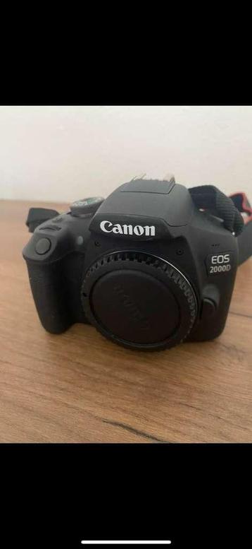 Appareil photo reflex Canon EOS 2000D avec EF-S 18-55 mm