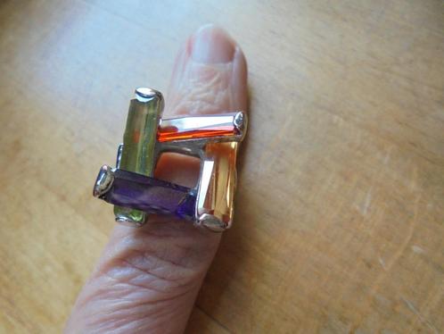 Mooie opvallende kleurige design ring, Handtassen en Accessoires, Ringen, Zo goed als nieuw, Dame, 17 tot 18, Overige kleuren