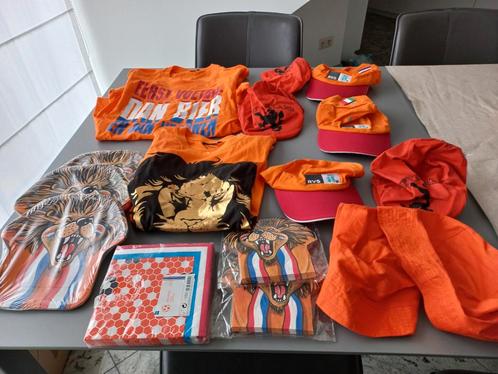 Paquet de trucs à base d'orange. 2 t-shirts « Everything new, Hobby & Loisirs créatifs, Articles de fête, Neuf, Enlèvement ou Envoi