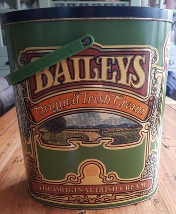 Groot vintage Baileys blik voor 2 flessen Baileys van 1 Ltr