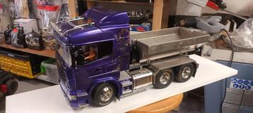 Scania met hydraulische containersysteem