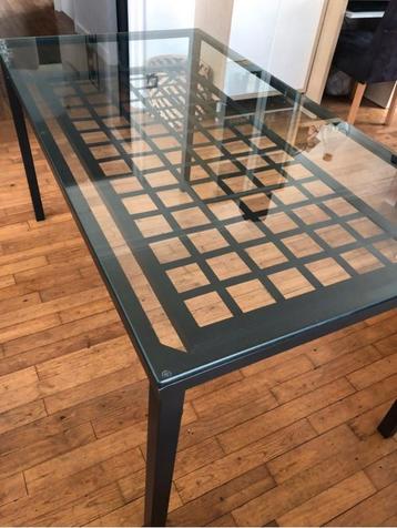 Table de salon Ikea Granas metal et plateau en verre