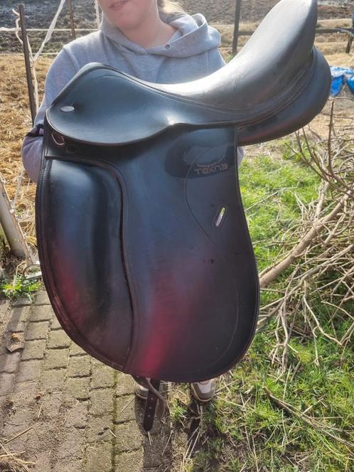 Tekna dressuurzadel 17,5 inch wijde boom, Dieren en Toebehoren, Paarden en Pony's | Zadels, Zo goed als nieuw, Ophalen of Verzenden