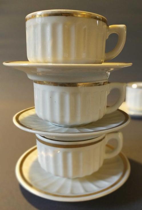 5 tasses et soucoupes cannelées porcelaine blanche, Antiquités & Art, Antiquités | Porcelaine, Envoi
