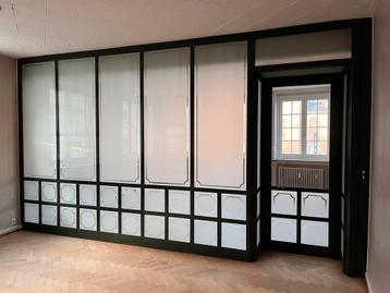 Glazen tussenwand met deur