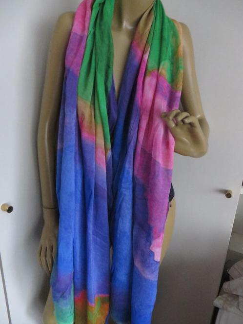 grote sjaal in PRACHTIGE kleuren, Kleding | Dames, Mutsen, Sjaals en Handschoenen, Zo goed als nieuw, Sjaal, Maat 46/48 (XL) of groter
