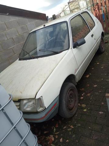 Peugeot 205 diesel en pièces 