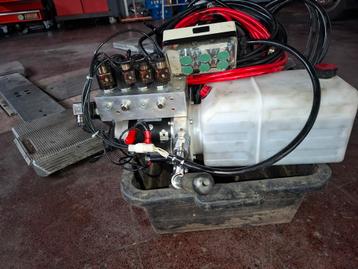 Hydraulische level systeem voor camper tot 4.5 ton