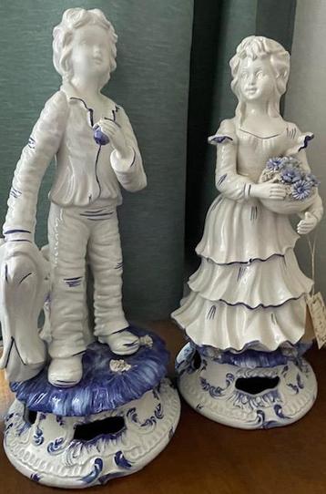 Twee grote porcelein Capodimonte beelden jongen/meisje Italy
