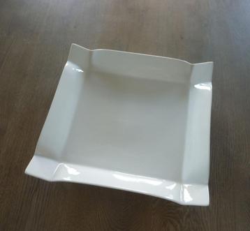 Wit vierkant groot porseleinen serveer bord opstaande rand