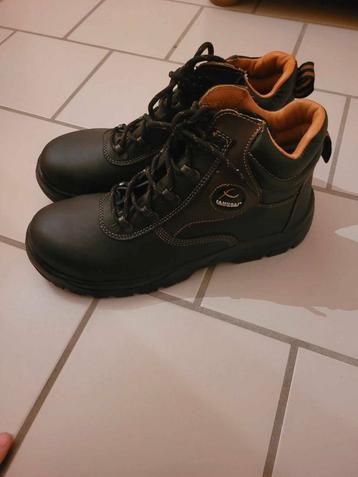 Chaussures de sécurité neuves (P44)