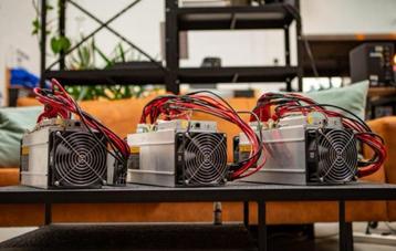 3x Antminer S9 14TH (crypto miner)