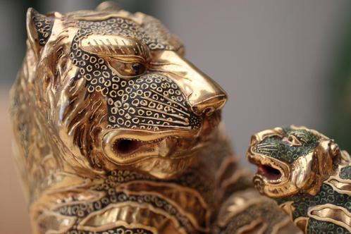 Statue groupe tigre Japon doré porcelaine période Meiji 1920, Antiquités & Art, Art | Art non-occidental, Enlèvement ou Envoi