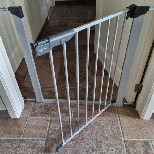Porte d'escalier/porte - métal - gris - en très bon état !, Enfants & Bébés, Barrières, Comme neuf, Enlèvement ou Envoi