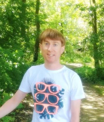 jongen zoekt een kamer of onderdak