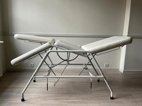 Table de massage professionnelle polyvalente., Sports & Fitness, Produits de massage, Enlèvement