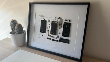 Gedemonteerde iPhone 4S zwart in kader (50x40cm)