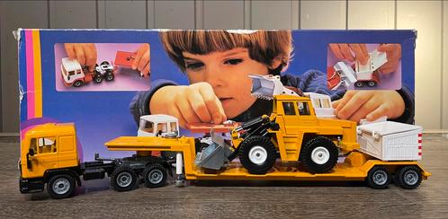 Lowloader Siku 3811 MAN avec bulldozer, Hobby & Loisirs créatifs, Voitures miniatures | Échelles Autre, Neuf, Bus ou Camion, Enlèvement ou Envoi