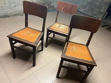 oude houten stoelen 