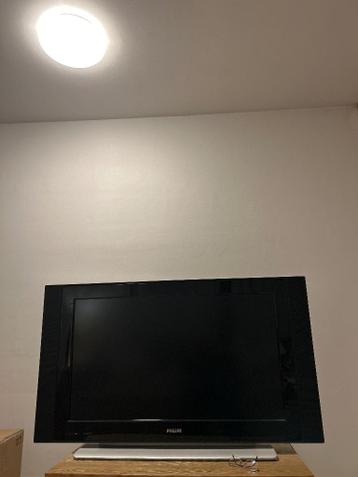 GRATIS WERKENDE TV PHILIPS GEEN SMART, KAN NOG EVEN MEE