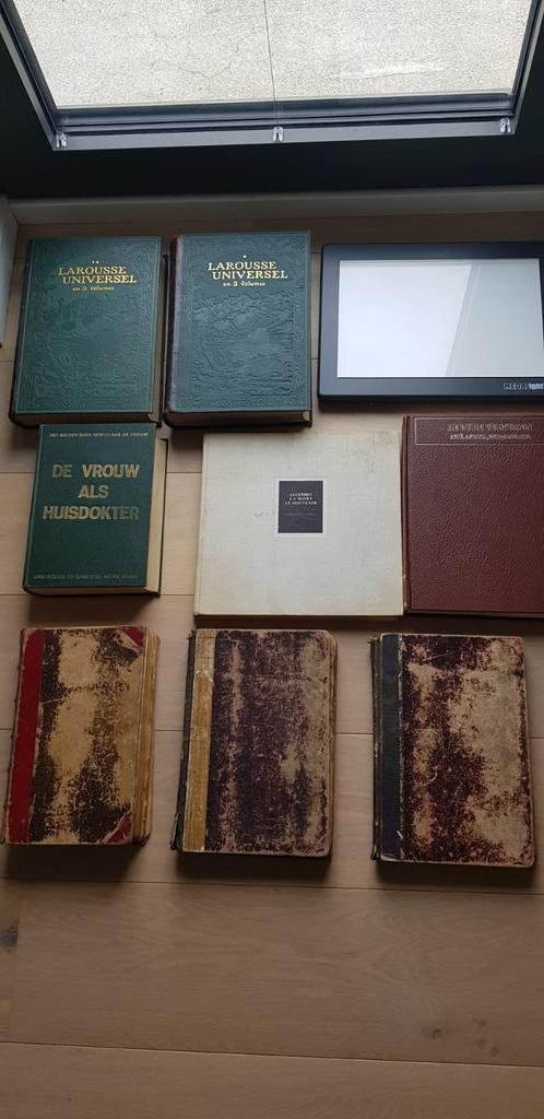 Huit vieux livres et écrans en raison de leur départ à l'étr, Antiquités & Art, Antiquités | Livres & Manuscrits, Enlèvement ou Envoi