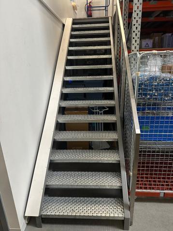 Escalier métallique hauteur 2,6m
