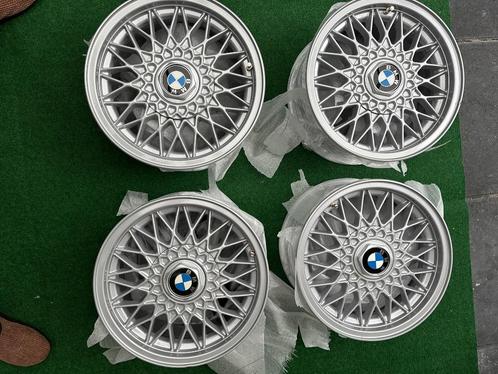 BMW e30 BBS velgen 15 inch met deksels, Autos : Pièces & Accessoires, Pneus & Jantes, Jante(s), 15 pouces, 205 mm, Véhicule de tourisme