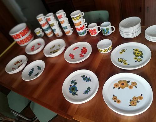 Arcopal service LOTUS années 70 tasses assiettes,.. vintage, Antiquités & Art, Antiquités | Services (vaisselle) complet, Enlèvement