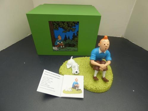 Tintin assis dans l'herbe "L'Ile noire" 2022, Collections, Personnages de BD, Neuf, Statue ou Figurine, Tintin, Enlèvement ou Envoi