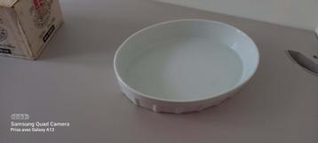 plat blanc en porcelaine du Reussy
