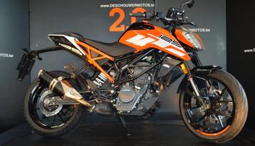 KTM Duke 125 à l'état neuf avec seulement 2740Km avec garant