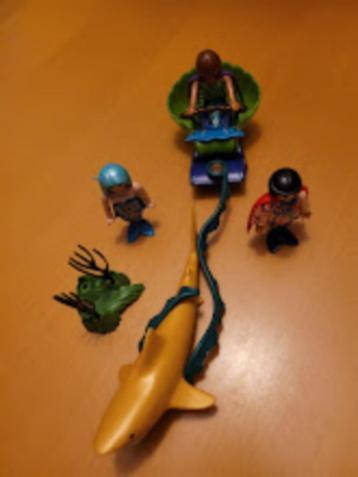 Sirène Playmobil avec requin et calèche