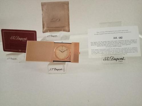 Horloge de voyage Dupont, couleur or doré. Avec pochette., Collections, Articles de fumeurs, Briquets & Boîtes d'allumettes, Utilisé