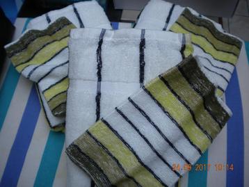 Kleine handdoeken + washandjes erbij (nieuw)