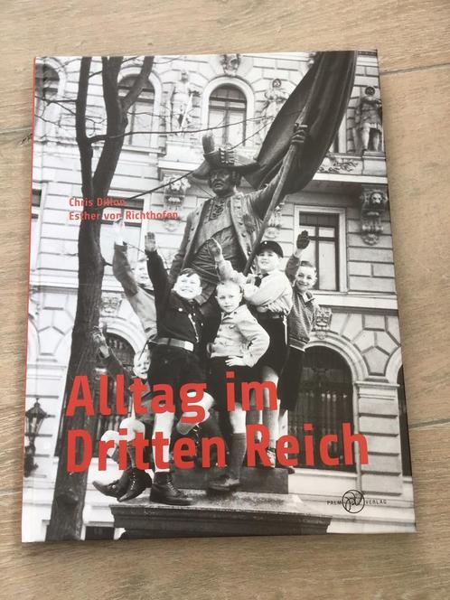 la vie quotidienne au Troisième Reich/Chris Dillon.., Livres, Guerre & Militaire, Comme neuf, Enlèvement ou Envoi