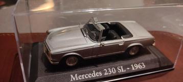 Mercedes 230 SL 1963, 1:43 en vitrine 