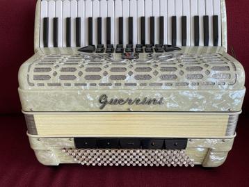 Mooie italiaanse Guerrini accordeon.120 bas . 4korig.Musette