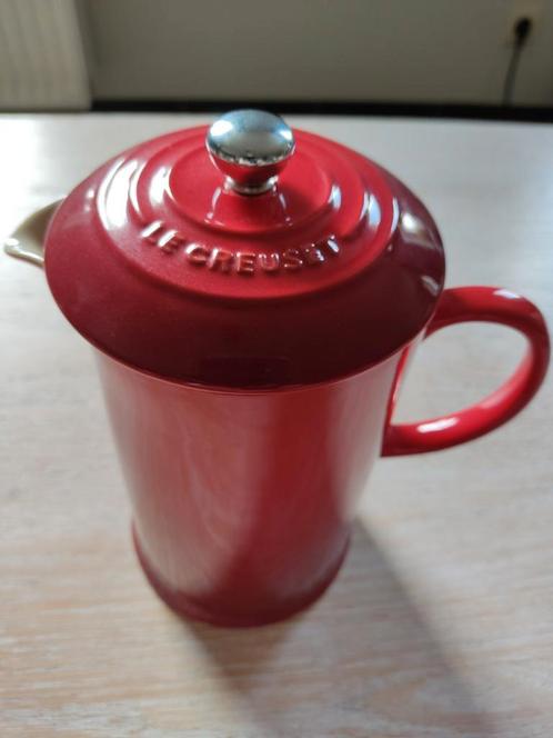 Koffiepot Le Creuset met pers, rood / beige  aardewerk,, Maison & Meubles, Cuisine | Ustensiles de cuisine, Neuf, Enlèvement