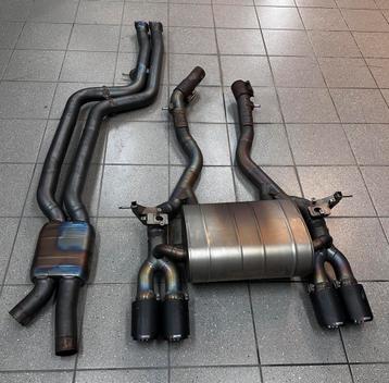 BMW F8x Akrapovic evolution uitlaat carbon tips