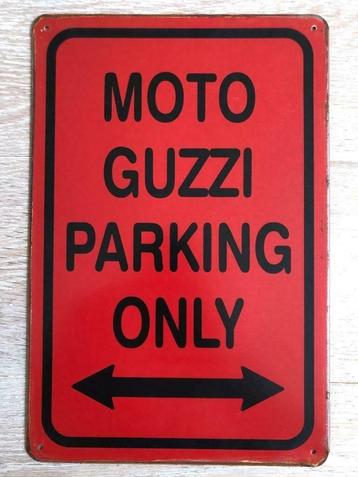Plaque murale en métal vieilli rouillé Moto Guzzi Parking On