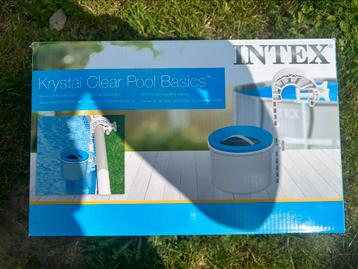 Intex Krystal Clear Pool basics: deluxe skimmer